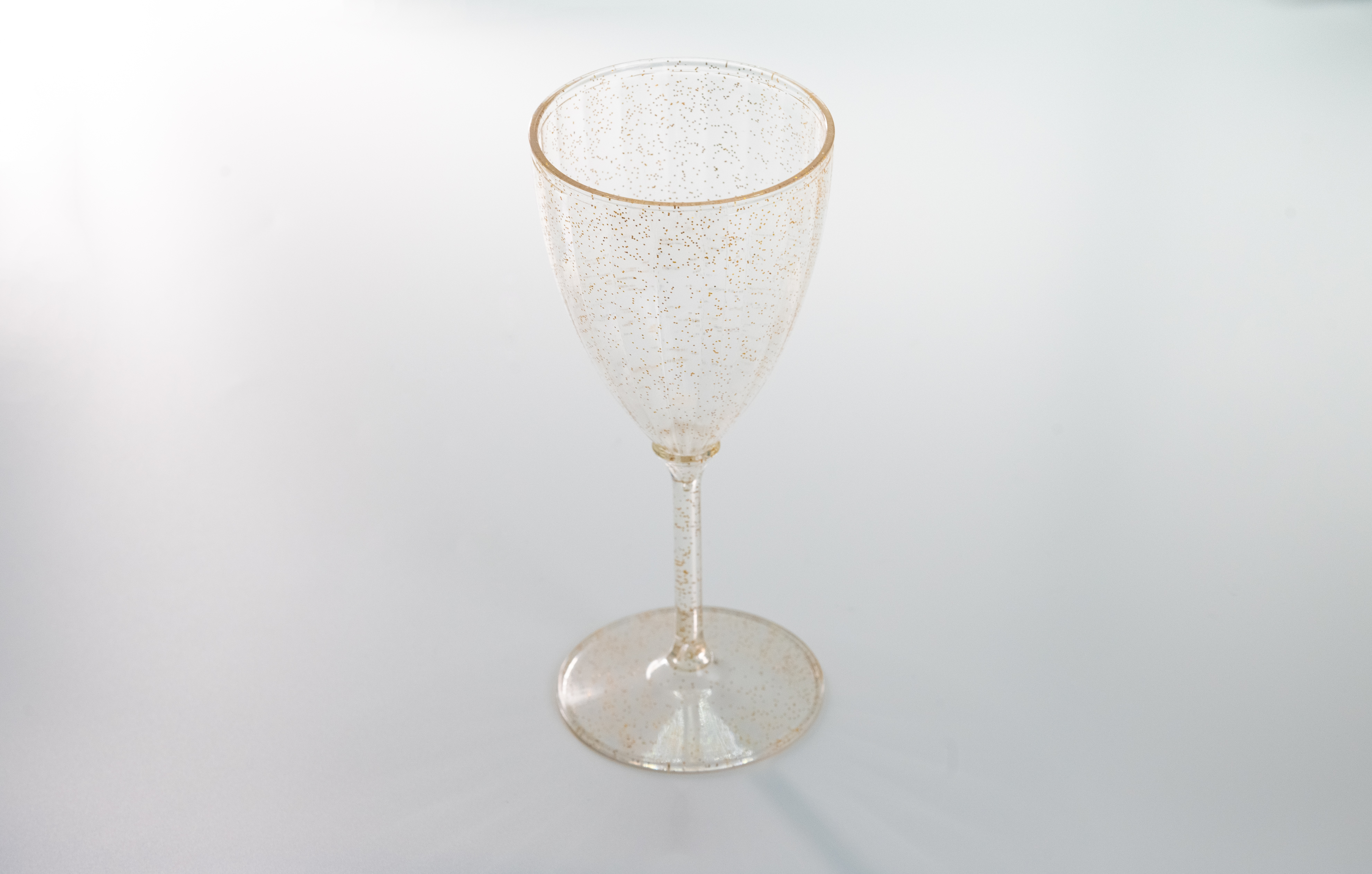 Twinkle Wine glass / transparent gold